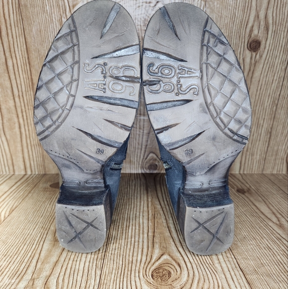 Elegant Charcoal Ankle Boots - Picture 12 of 13